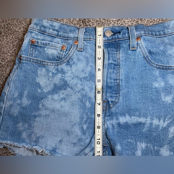 Levi’s 501 Bleach Tie Dye High Rise Cut Off Raw Hem Jean Shorts - Picture 9 of 11